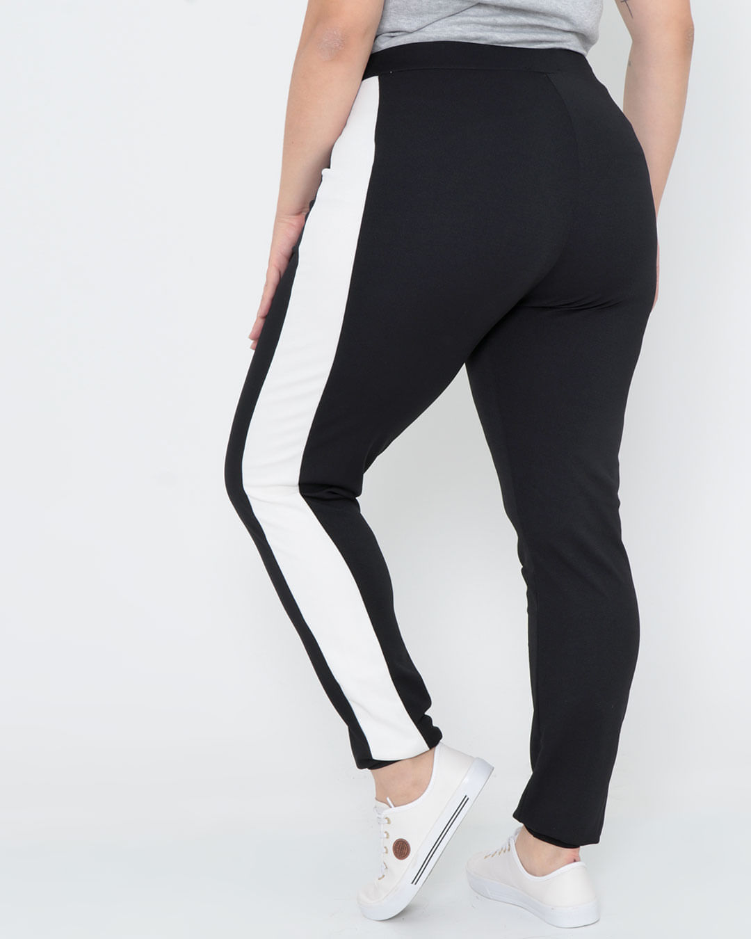 Calca-Feminina-Plus-Size-Jogger-Preta
