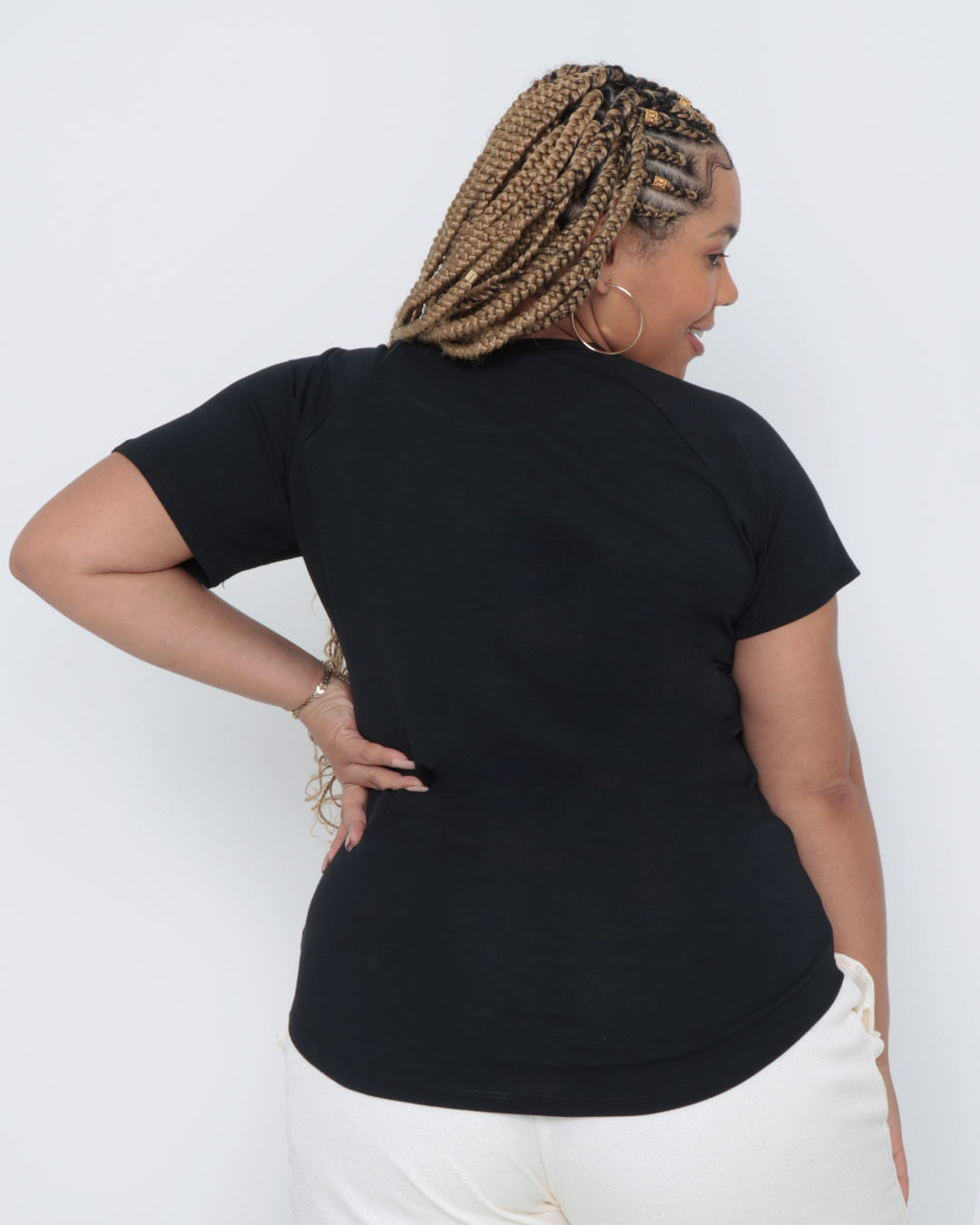 Blusa-Plus-Size-Brilho-Alongada-Preta