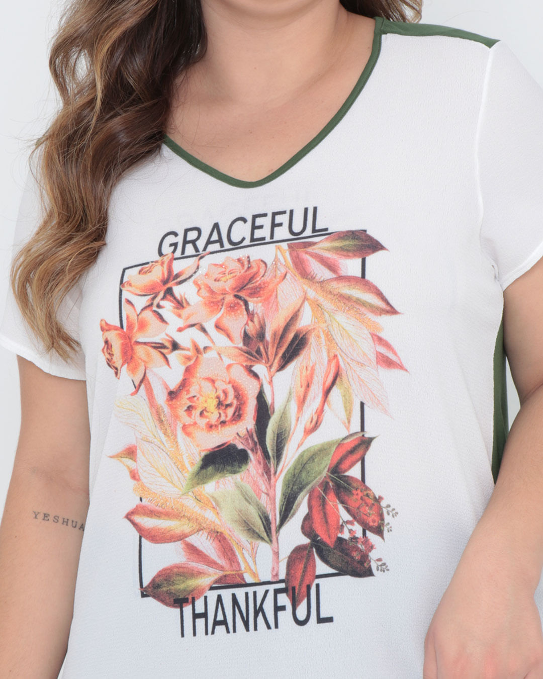Blusa-Plus-Size-Manga-Curta-Estampada-Floral-Verde