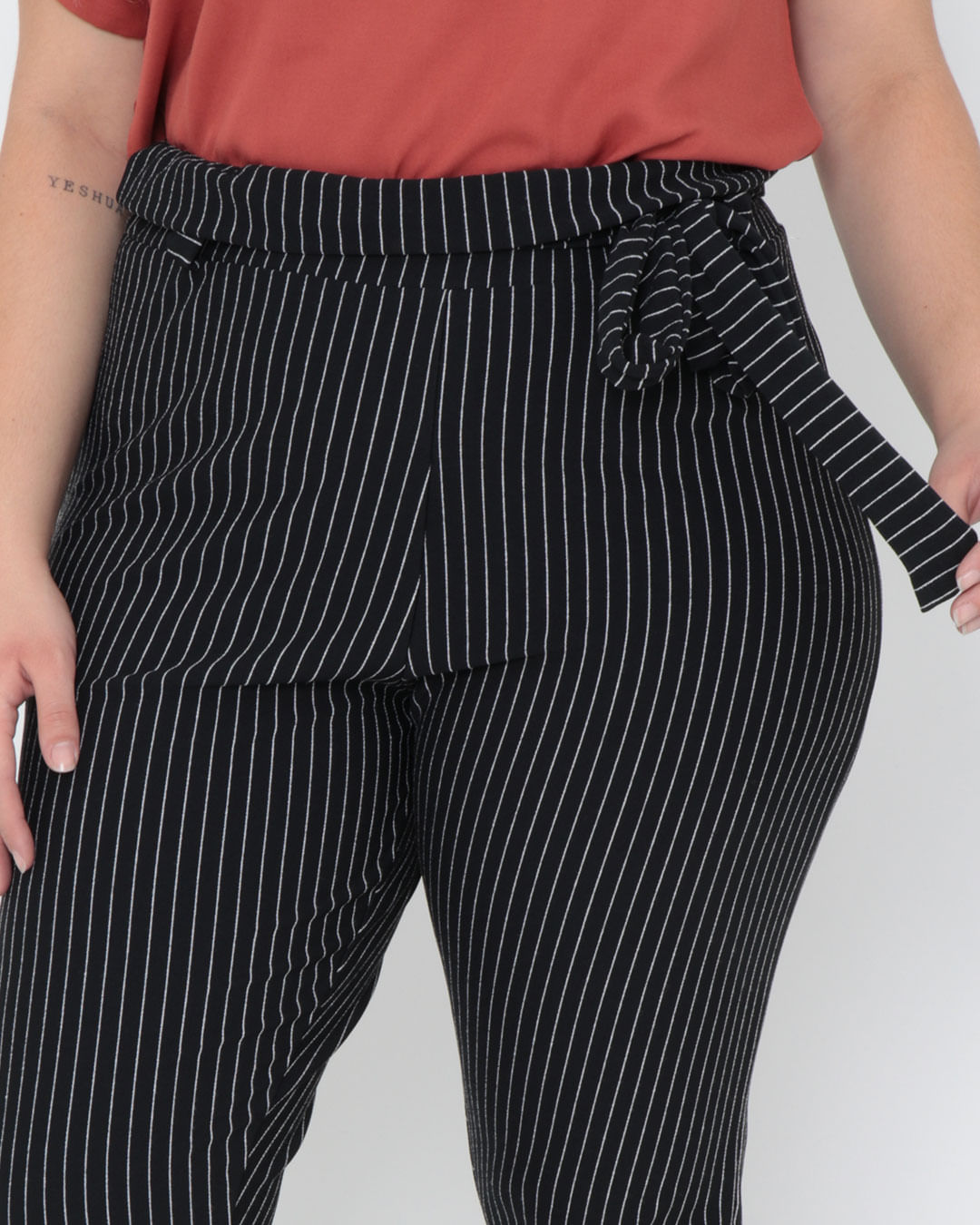 Calca-Feminina-Plus-Size-Listrada-Preta