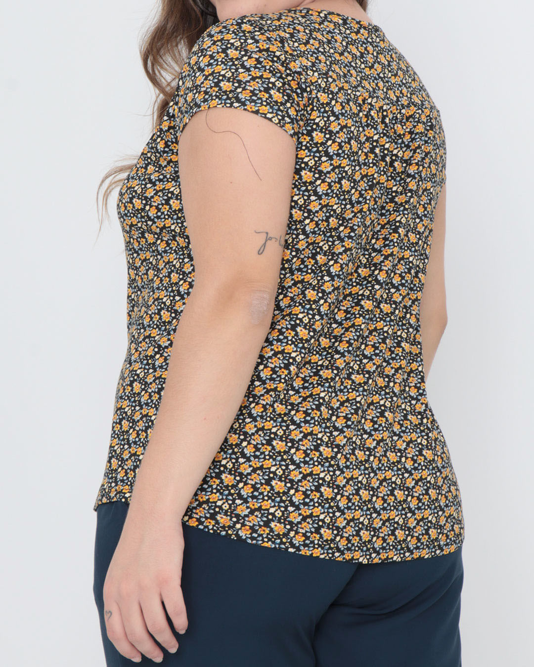 Blusa-Plus-Size-Estampa-Floral-Preta