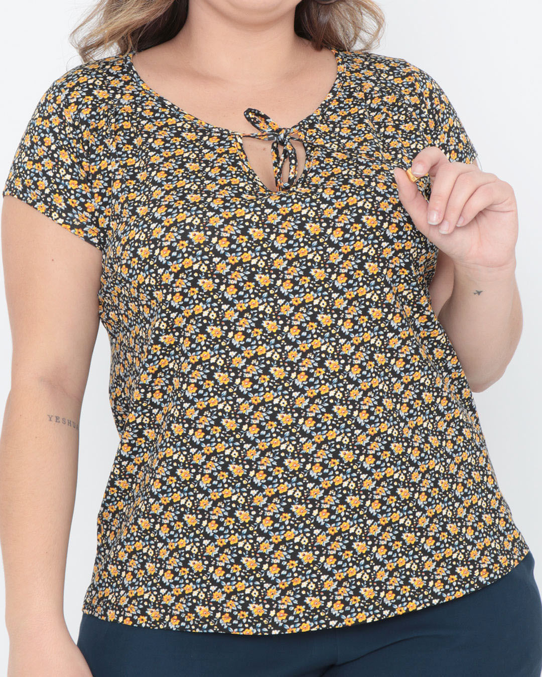Blusa-Plus-Size-Estampa-Floral-Preta