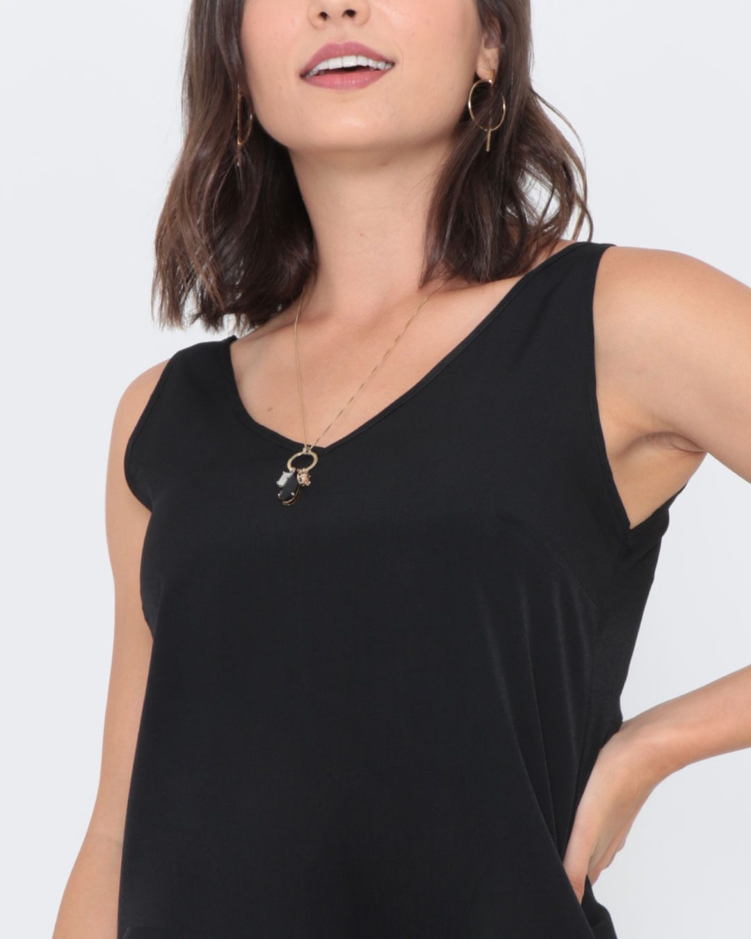 Regata-Feminina-Decote-V-Preta