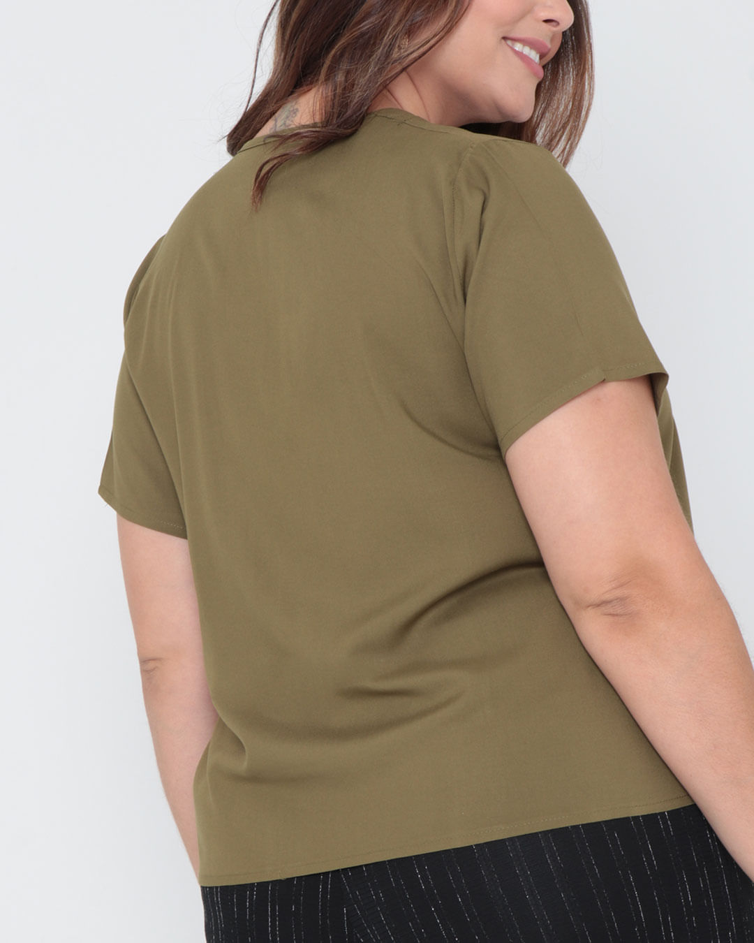 Blusa-Plus-Size-Decote-V-Lisa-Verde