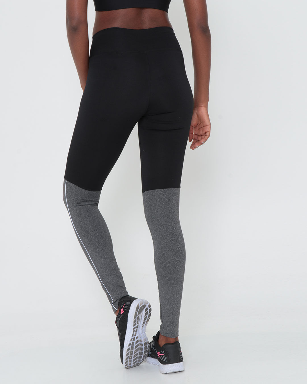 Legging-7618-Com-Recorte-Perna---Preto