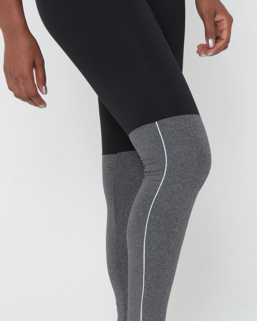 Legging-7618-Com-Recorte-Perna---Preto