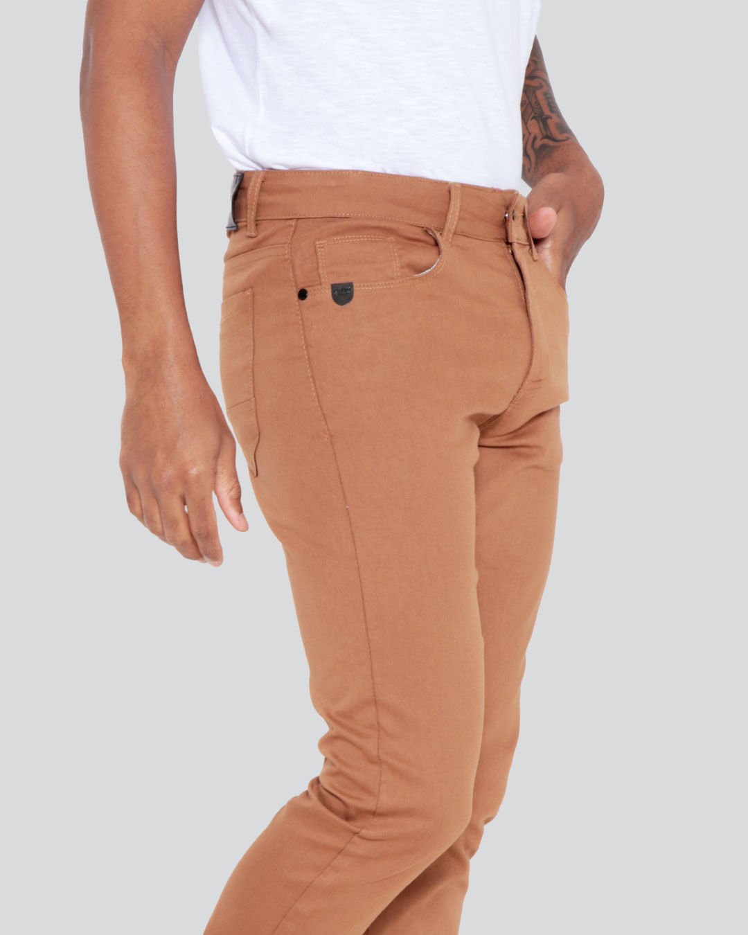 Calca-022504252-Sarja-Camel-Slim-Ct---Marrom-Medio