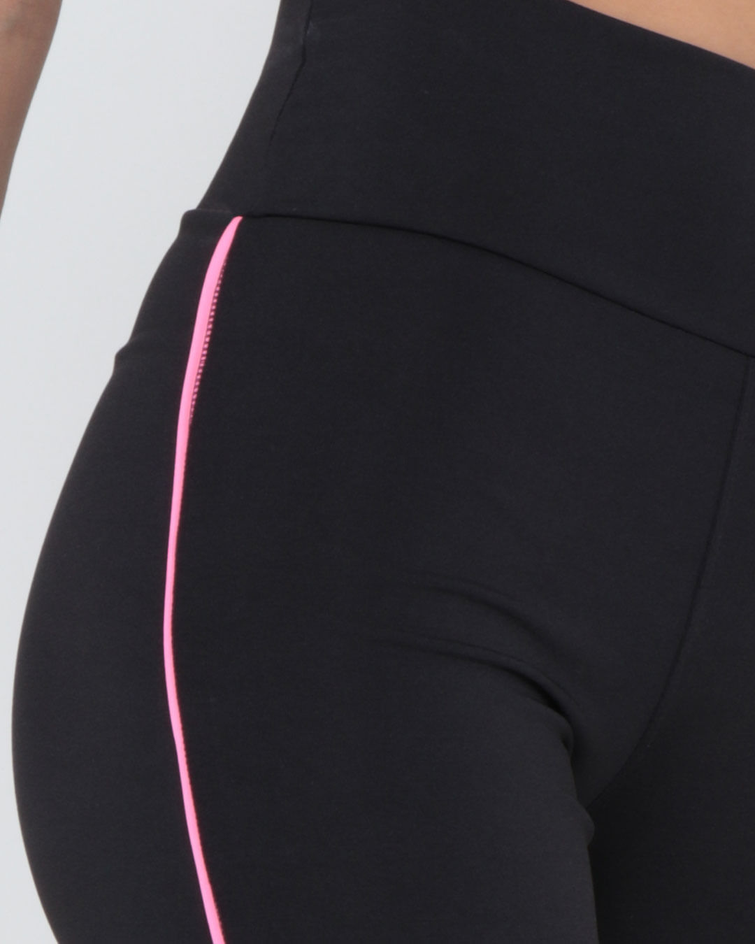 Bermuda-7011-Com-Detalhe-Lateral---Preto