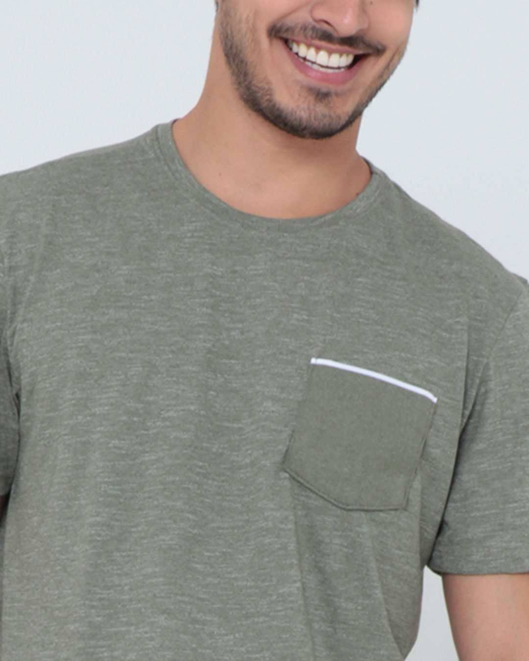 Camiseta-15122242a-Verde-Lisa-Bolso-Pgg---Verde-Escuro