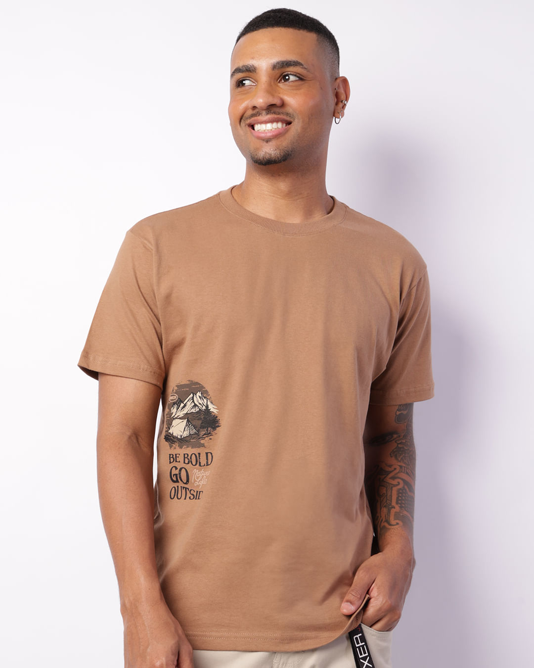 Camiseta Masculina Oversized Estampa Montanhas Manga Curta Marrom
