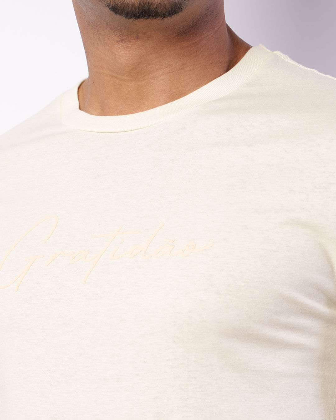 Camiseta-Urba-3913-Palavra-Gratidao---Amarelo