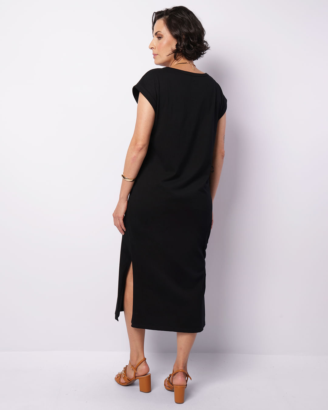 Vestido-1000111901-Midi-Amplo---Preto