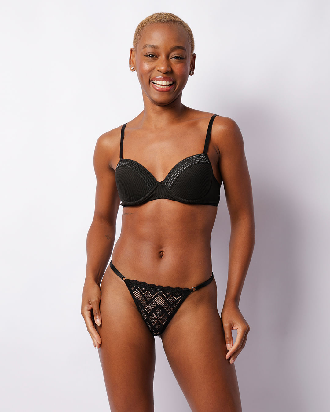 Calc-String-Renda-572421---Preto
