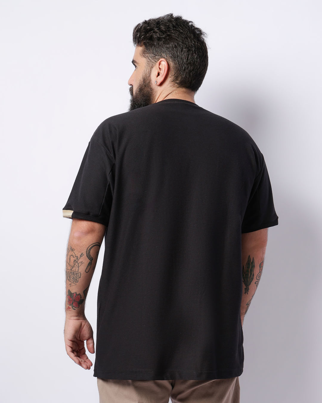 Camiseta-51240435-Gangster-Embossed-Pt---Preto