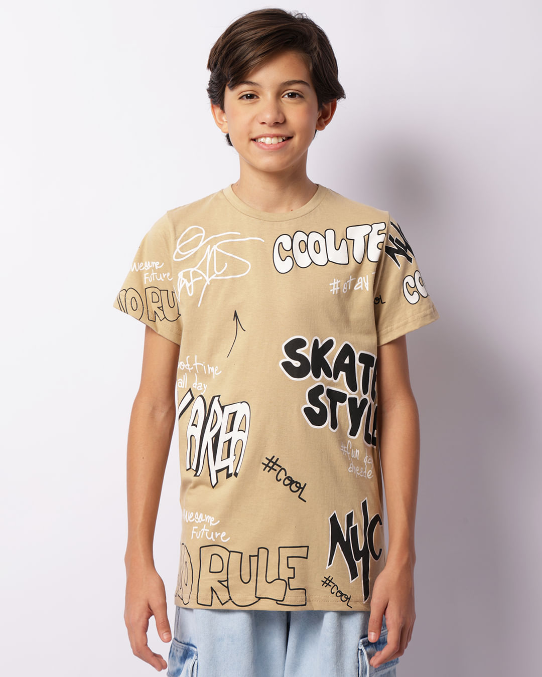 Camiseta Juvenil Estampa Arte Urbana Manga Curta Bege