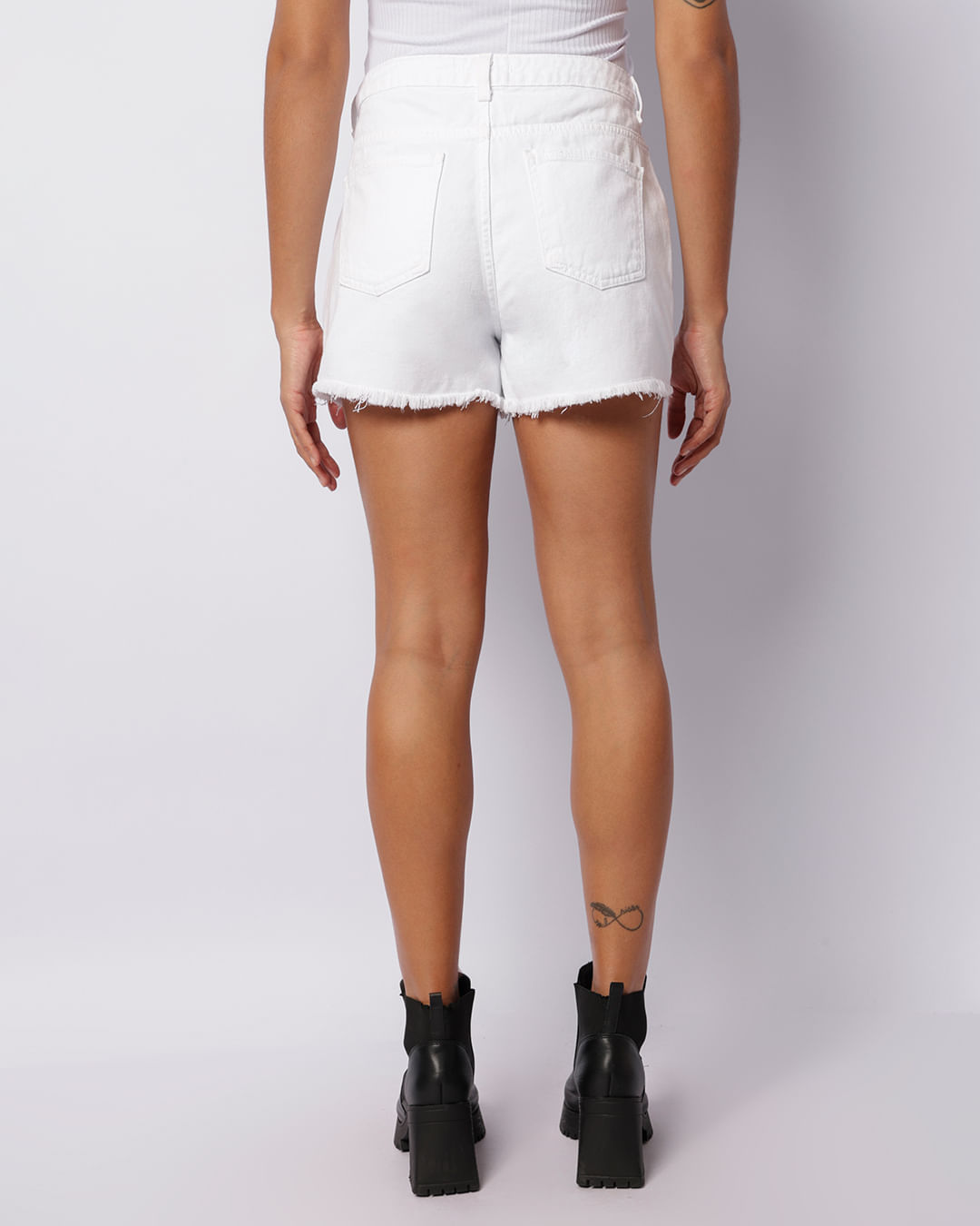 Shorts-Srj-Bordado-Margarida-07fe01477---Branco