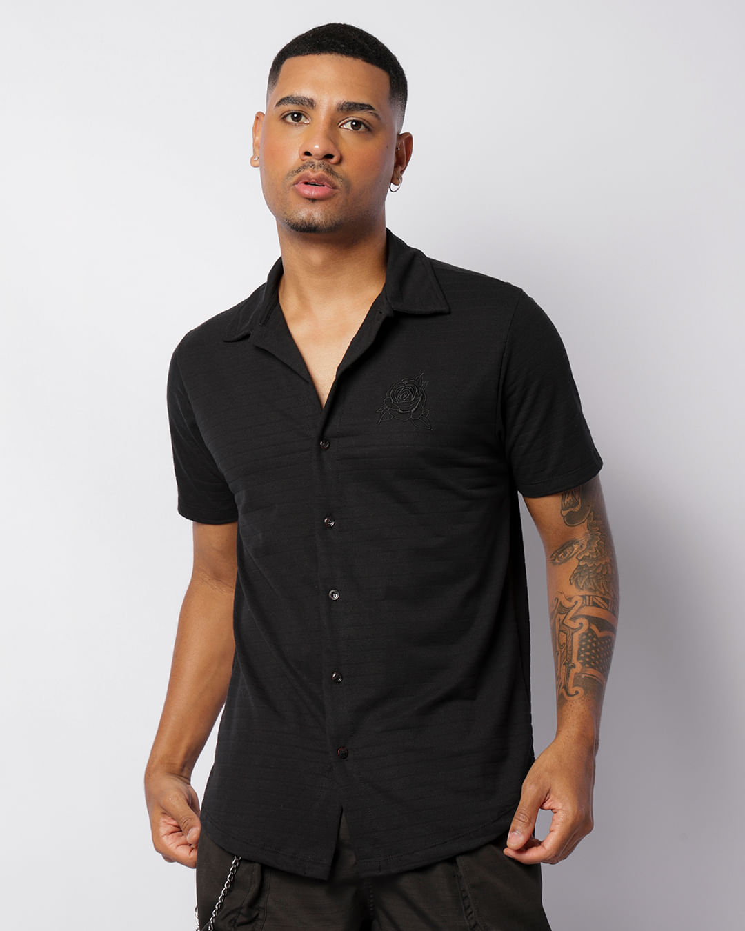 Camisa-Bordada-Flor-Tr235---Preto