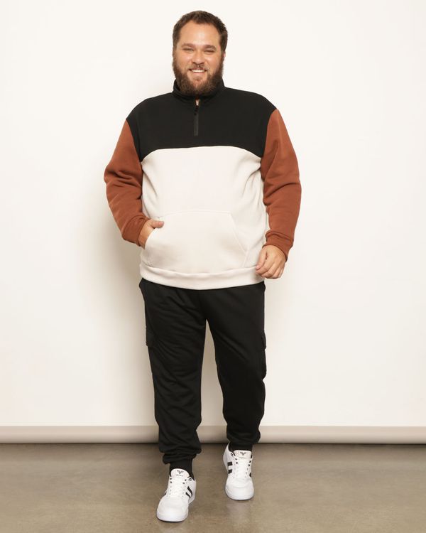 Calça Moletom Plus Size Masculina Peluciada Jogger Bolso Cargo Preta G1