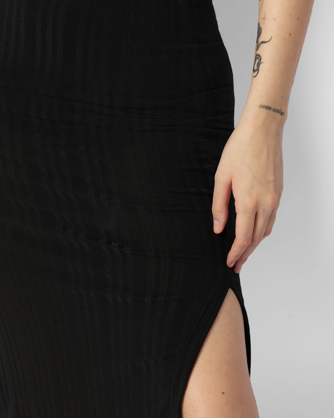 Saia-Midi-C-Fenda-Canelada-25144---Preto