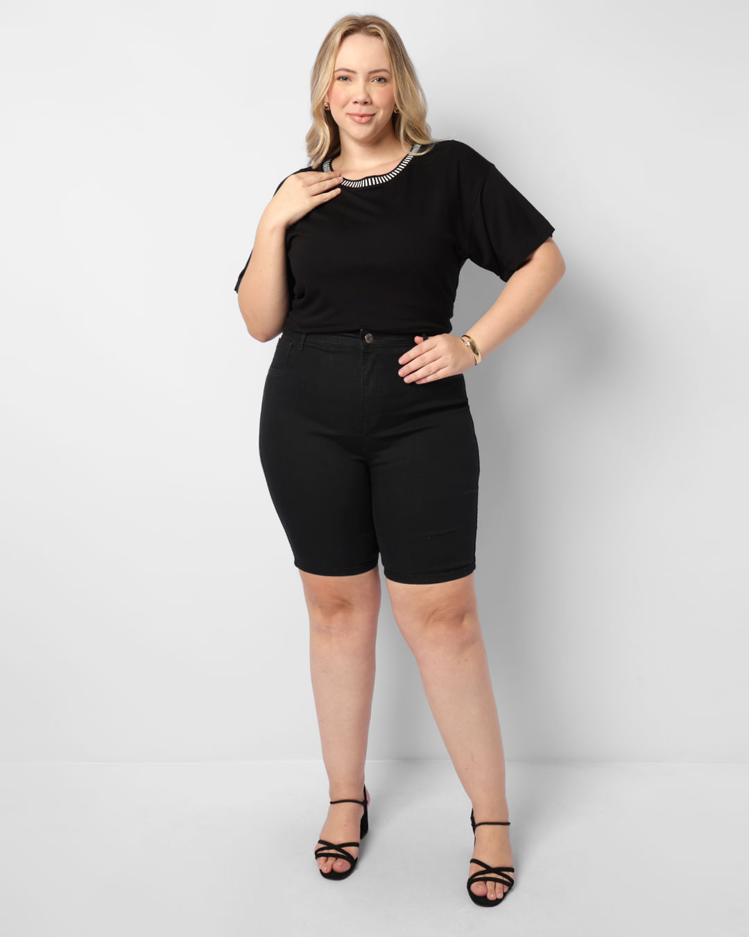 Blusa-S01353-Mc-Decote-Retilin-Moletinho---Preto