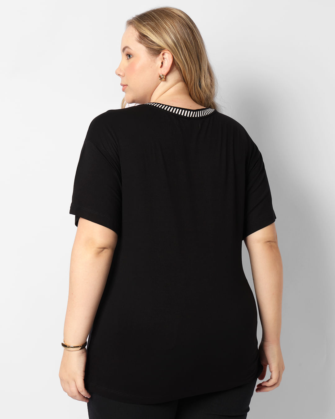 Blusa-S01353-Mc-Decote-Retilin-Moletinho---Preto