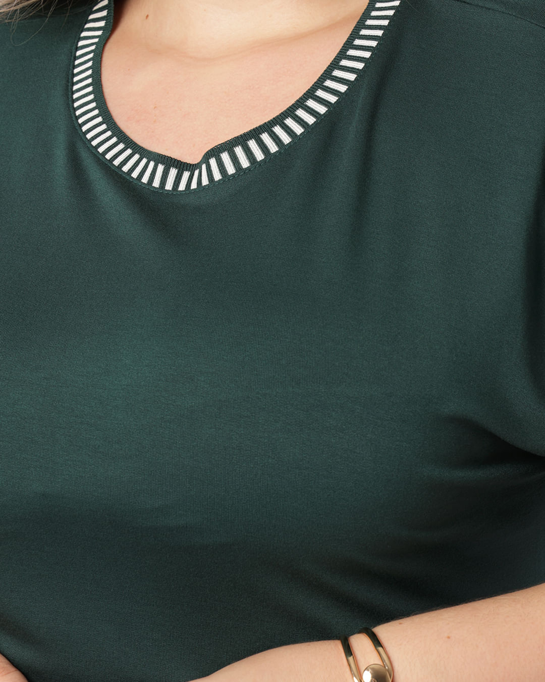 Blusa-S01353-Mc-Decote-Retilin-Moletinho---Verde-Medio