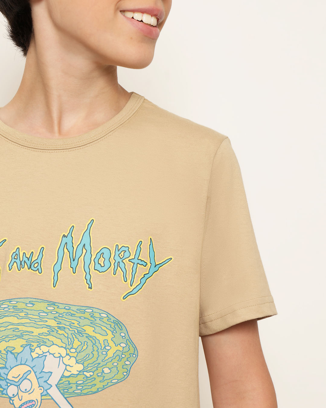 Camiseta-T36131-Mc-M-1016-Rick-And-Mor---Bege-Claro