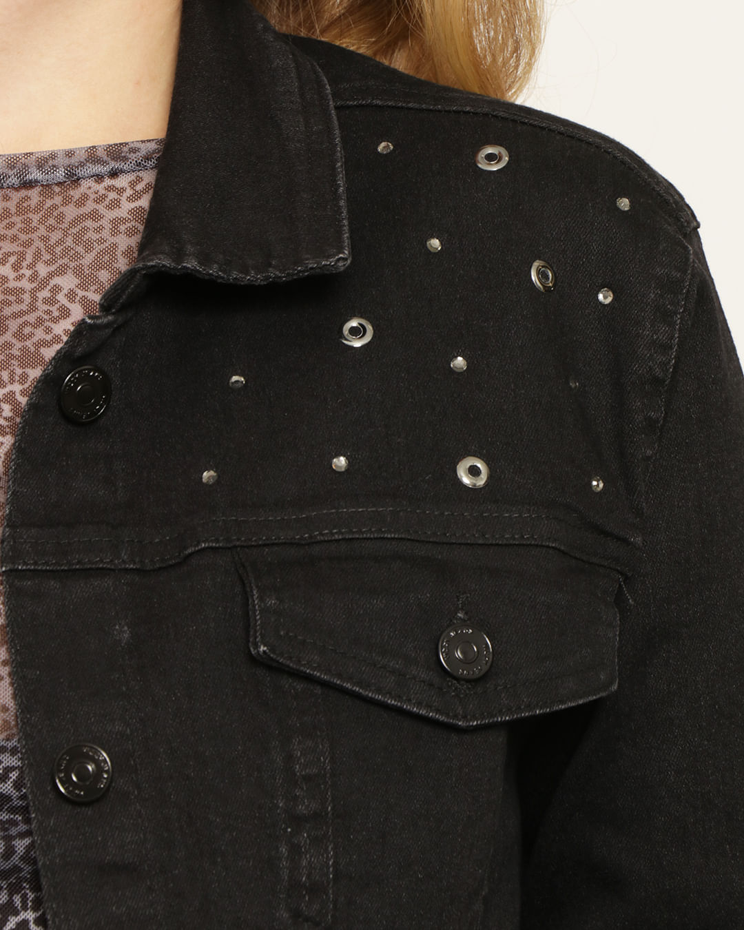 Jaqueta-Jeans-Aplicacao-Tachas-32091---Black-Jeans-Escuro