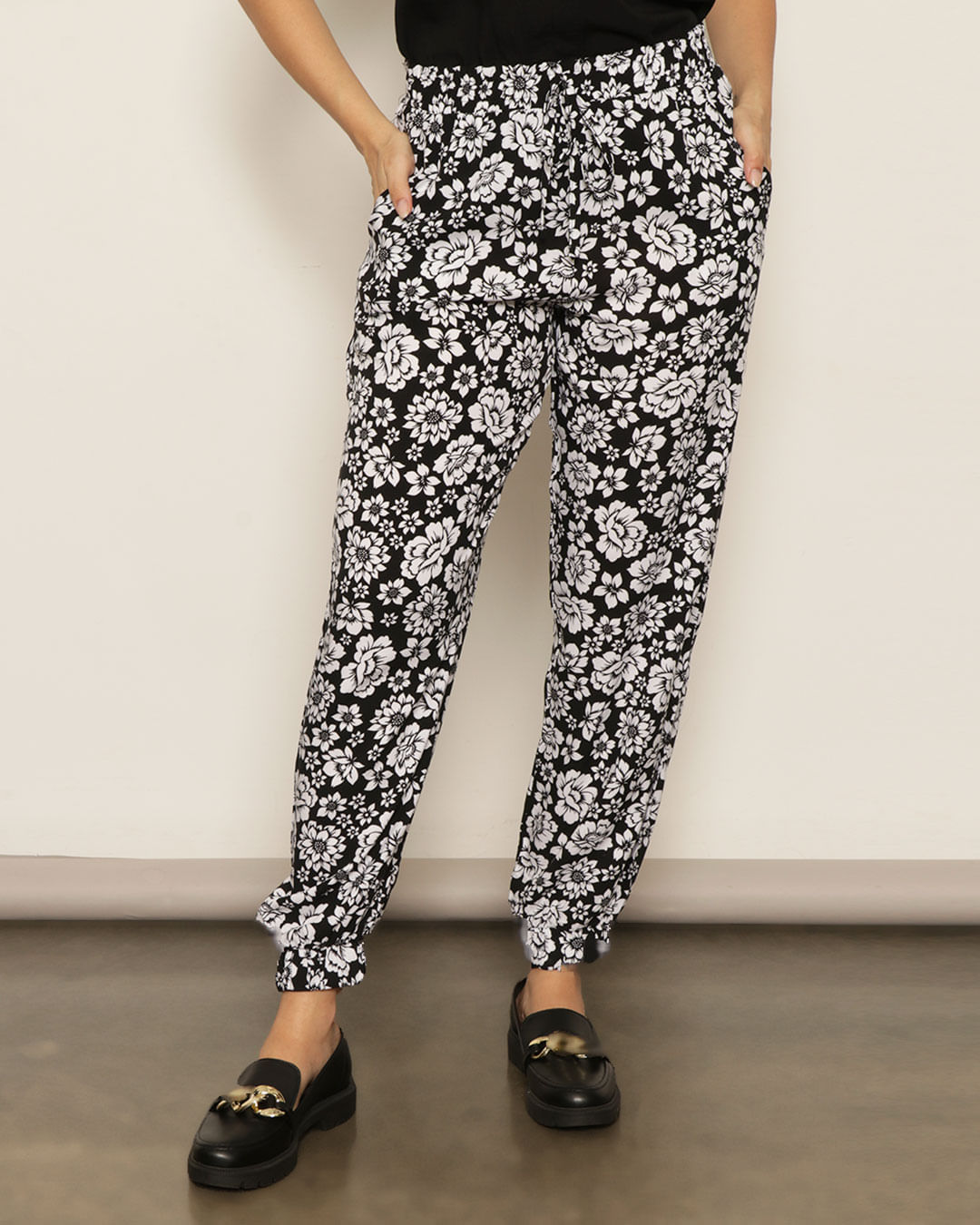 Calca-Tp-Viscose-Estamp-310428re---Preto-Floral