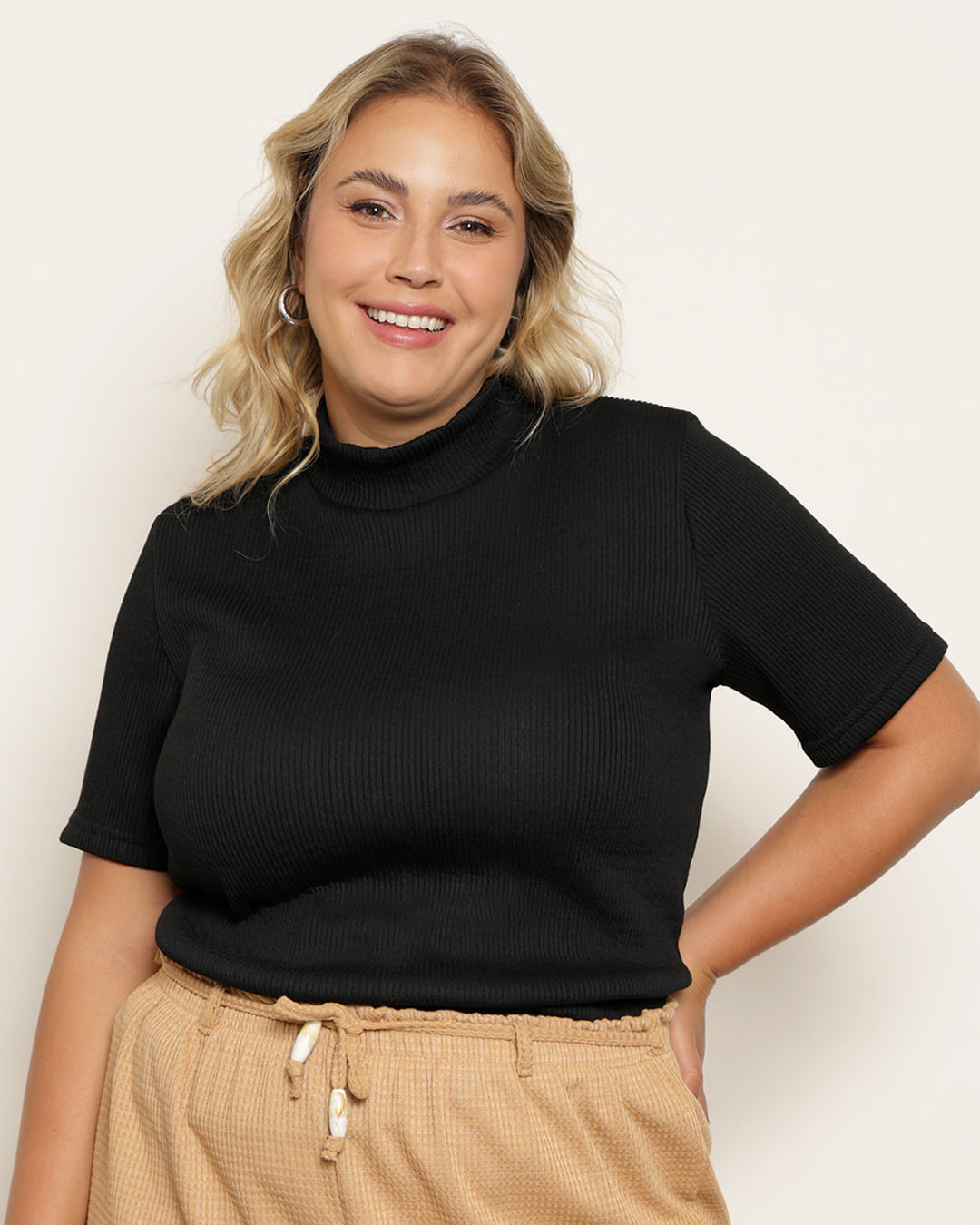 Blusa-311124pl-Mc-Canelada-Gola-Alta---Preto