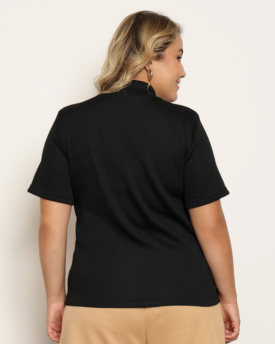 Blusa-311124pl-Mc-Canelada-Gola-Alta---Preto