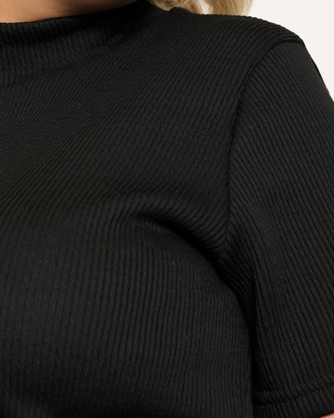 Blusa-311124pl-Mc-Canelada-Gola-Alta---Preto