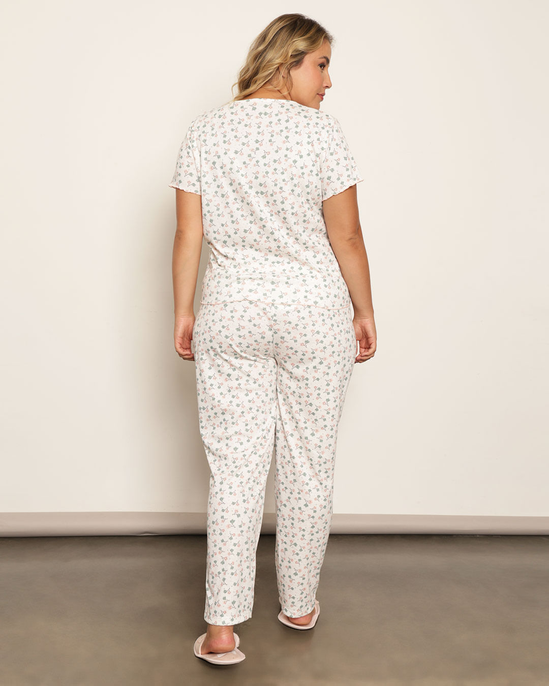 Pij-Tg-Riba-Est-Bl-Mc-E-Calc-Longa0382-3---Off-White-Floral