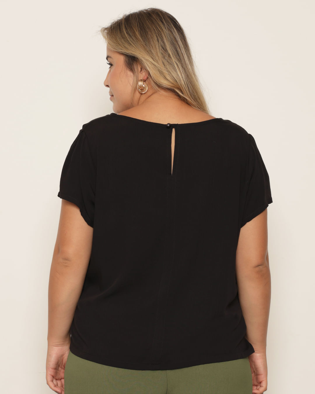 Blusa-2025003p-Mc-Viscos-Abert-Decote---Preto
