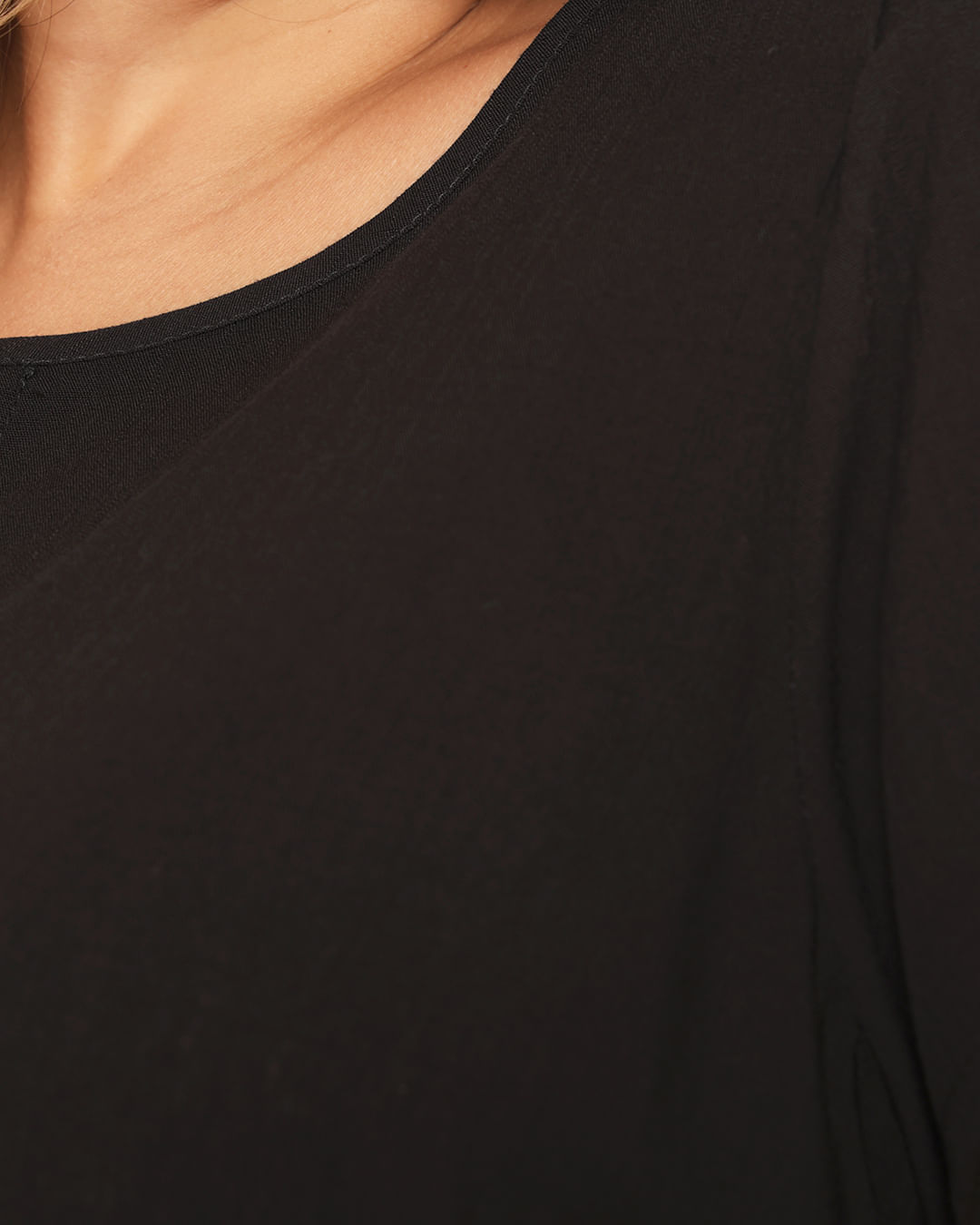 Blusa-2025003p-Mc-Viscos-Abert-Decote---Preto