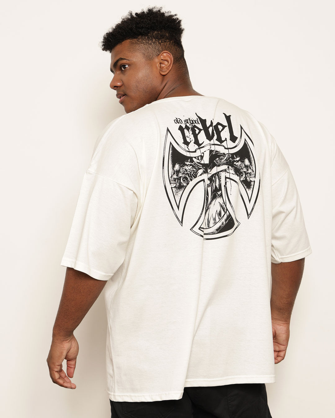 Camiseta-Taz-Rebel-T39146-Off-Plus---Off-White