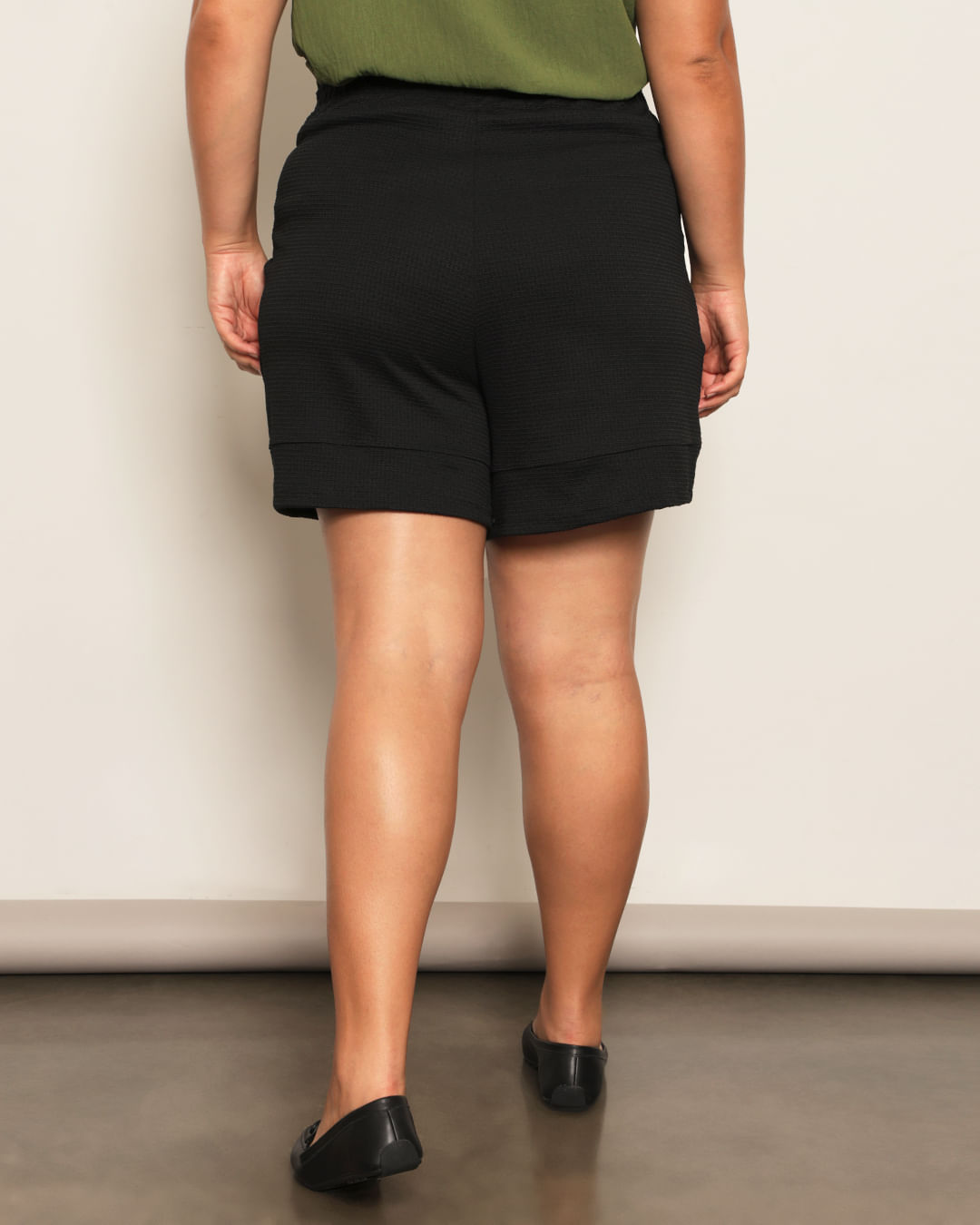 Shorts-4136-Cos-Elastico-Crepe---Preto