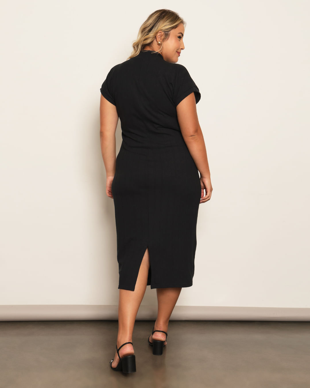 Vestido-3006425--Mc-Gola-Alt-Tubinho---Preto