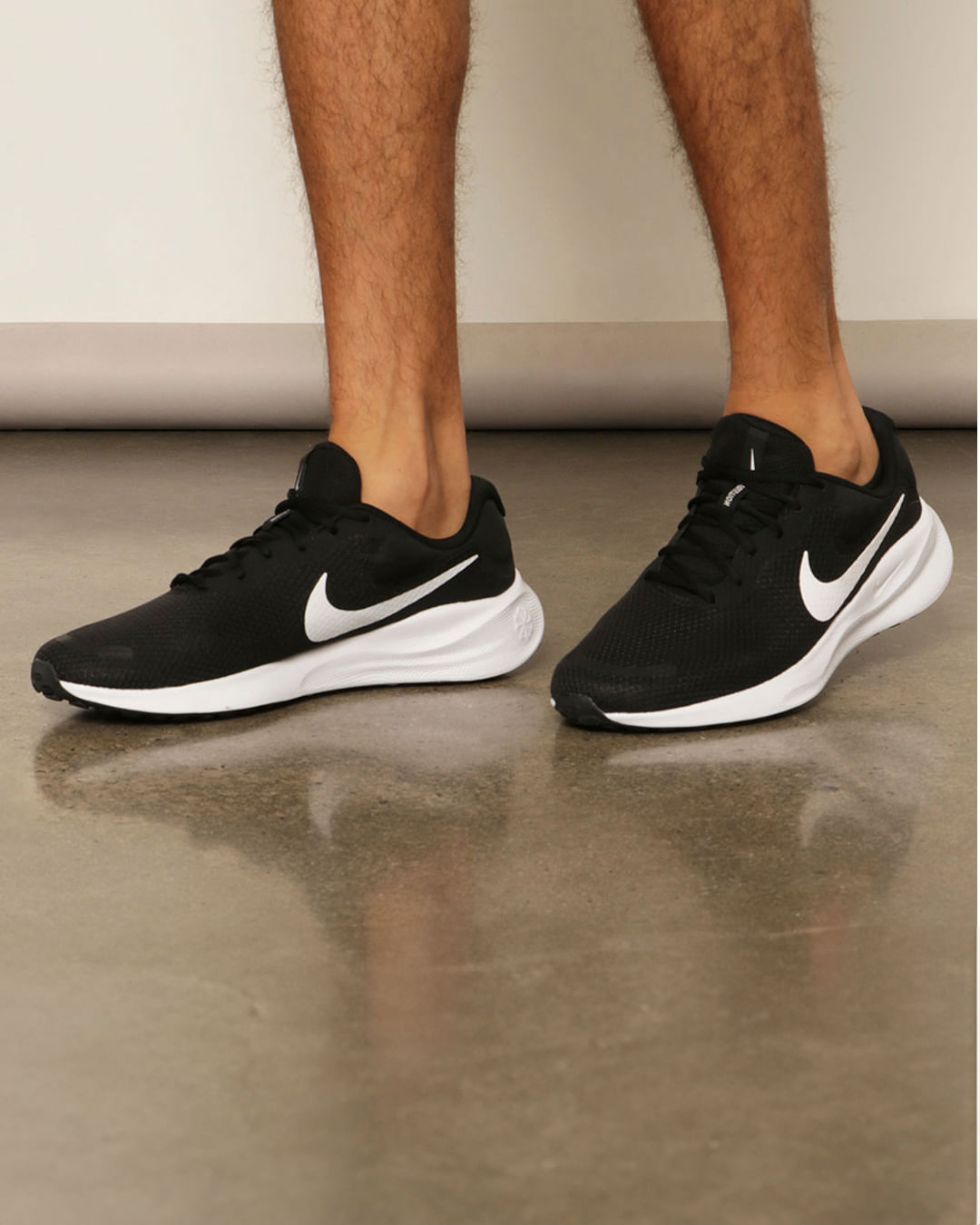 Nike-Revolution-7---Preto