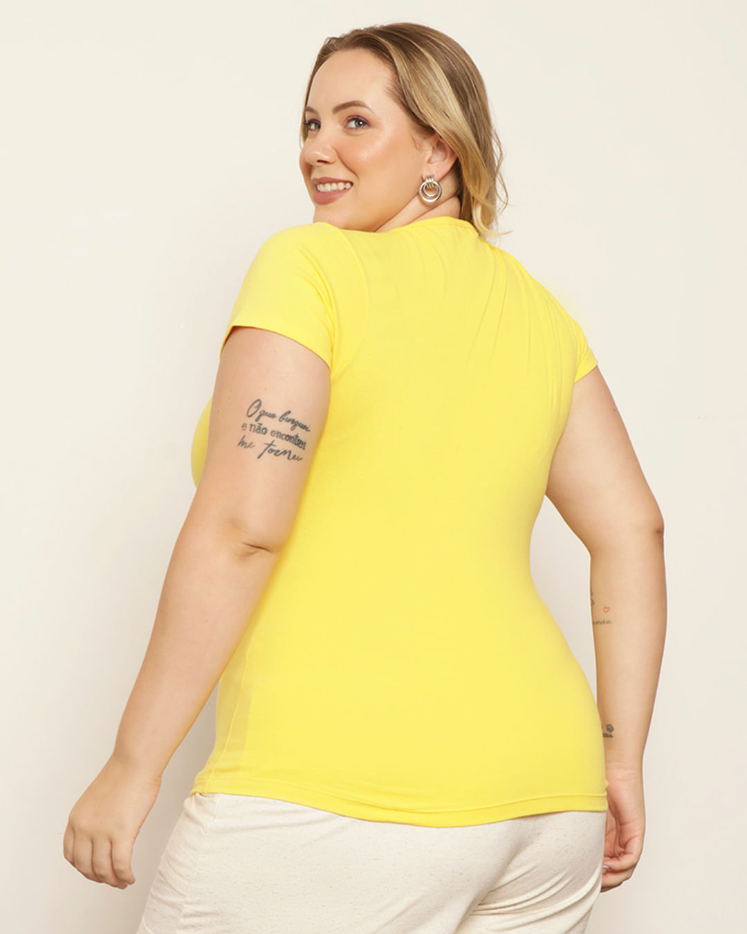 Blusa-4334-Plus-Mc-Gola-V-Amarelo---Amarelo-Medio
