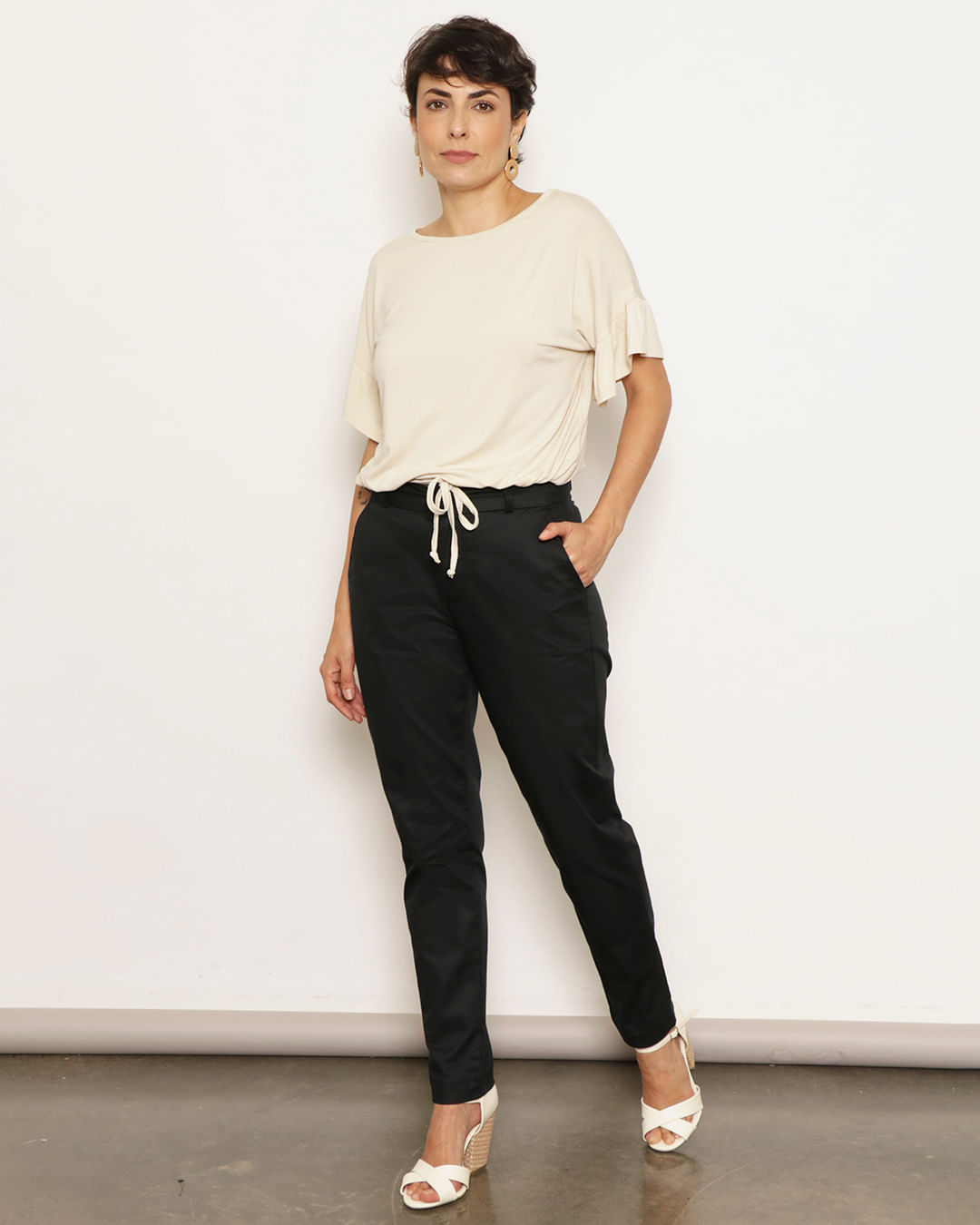 Blusa-Bl10609-Visco-Mga-Babado-Bajuste---Bege-Medio