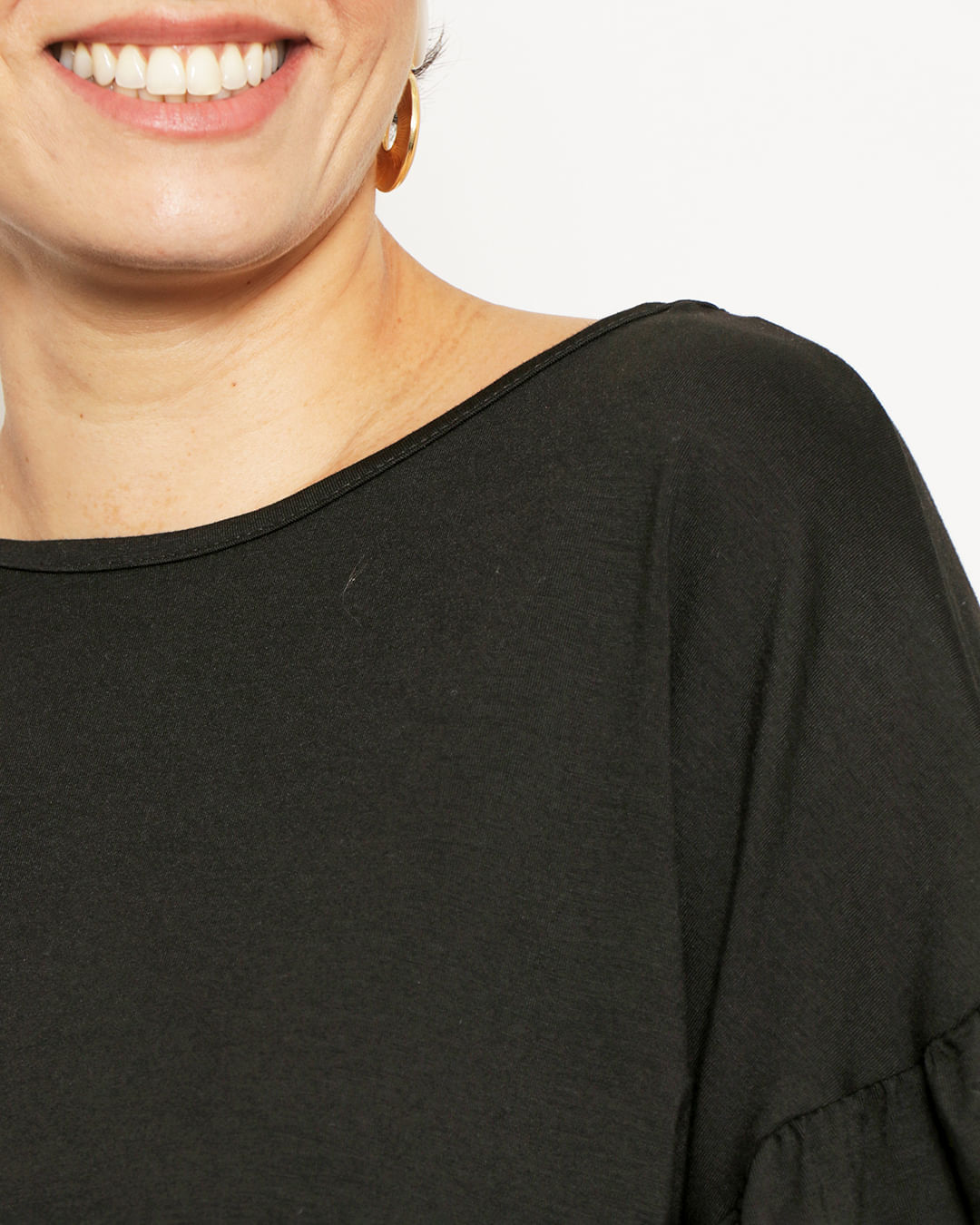Blusa-Bl10609-Visco-Mga-Babado-Bajuste---Preto