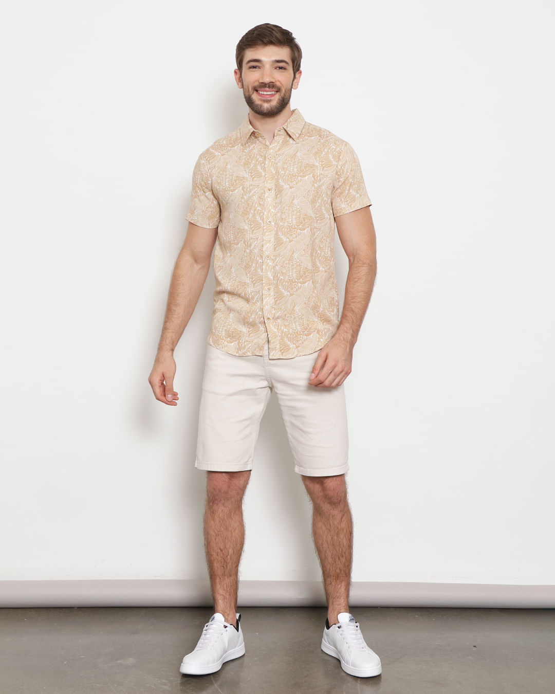 Cam-Visc-Mc-Folh-Fnd-Bege-240703---Estampado-Claro