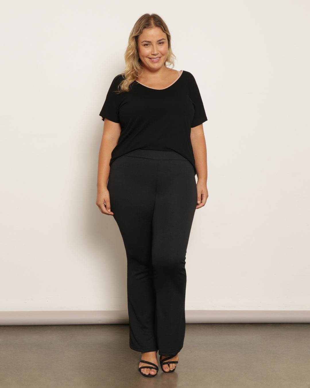 Blusa-Pl208-Mc-Bicolor-Decote-V---Preto