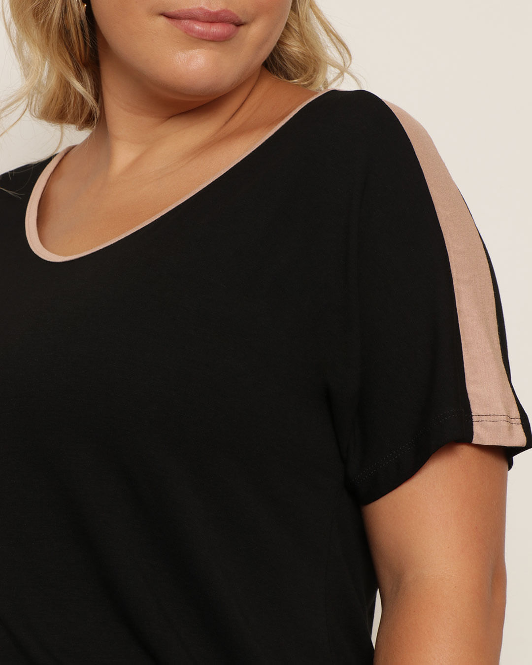 Blusa-Pl208-Mc-Bicolor-Decote-V---Preto