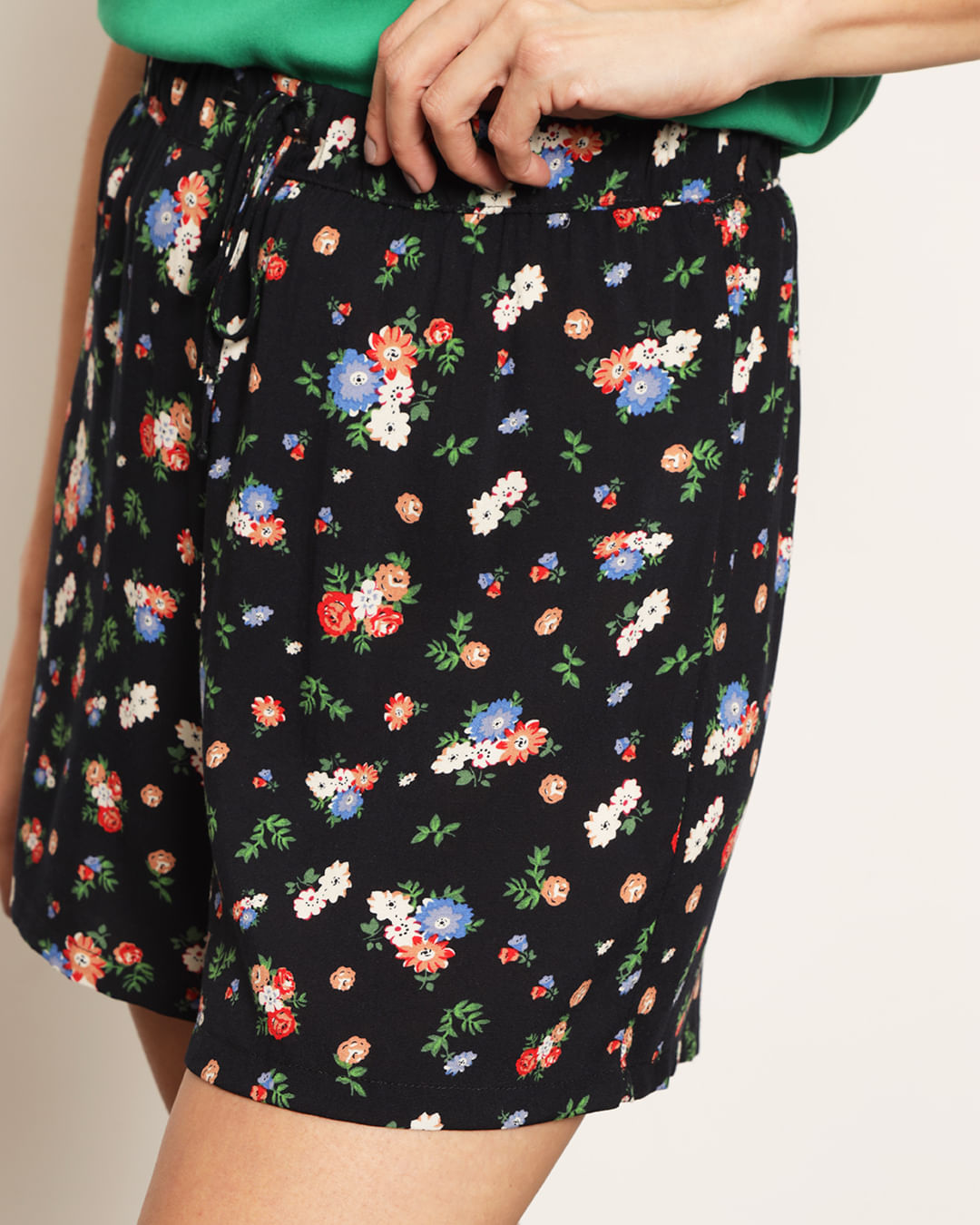 Shorts-230635-1-Tp-Estampado---Preto-Floral