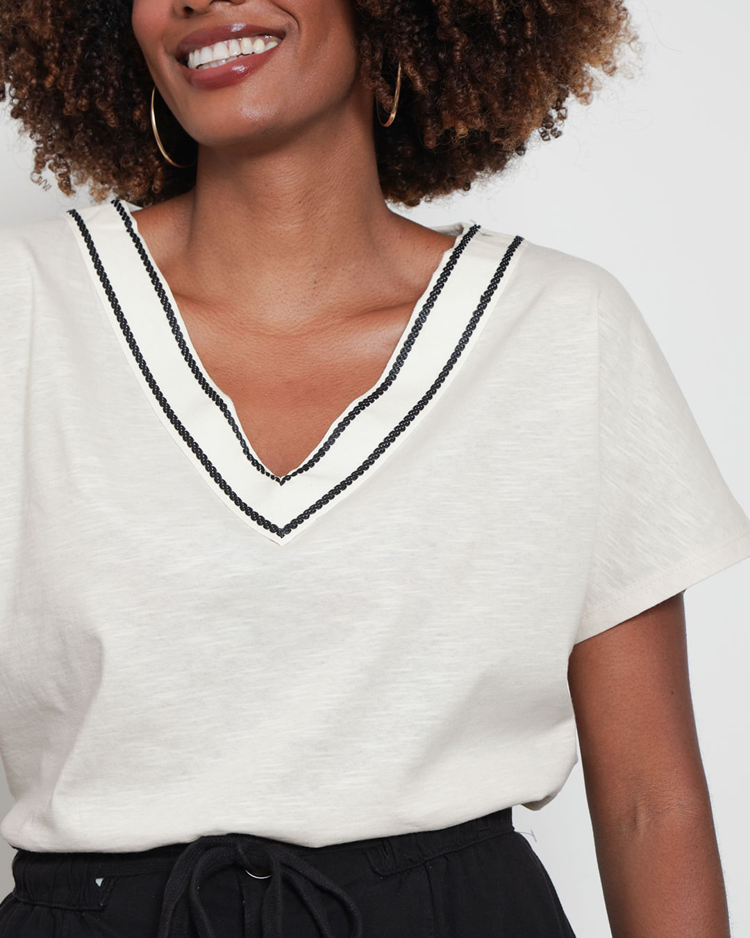 Blusa-Tt732-Decote-V-C-Aviamento-Rustic---Bege-Claro