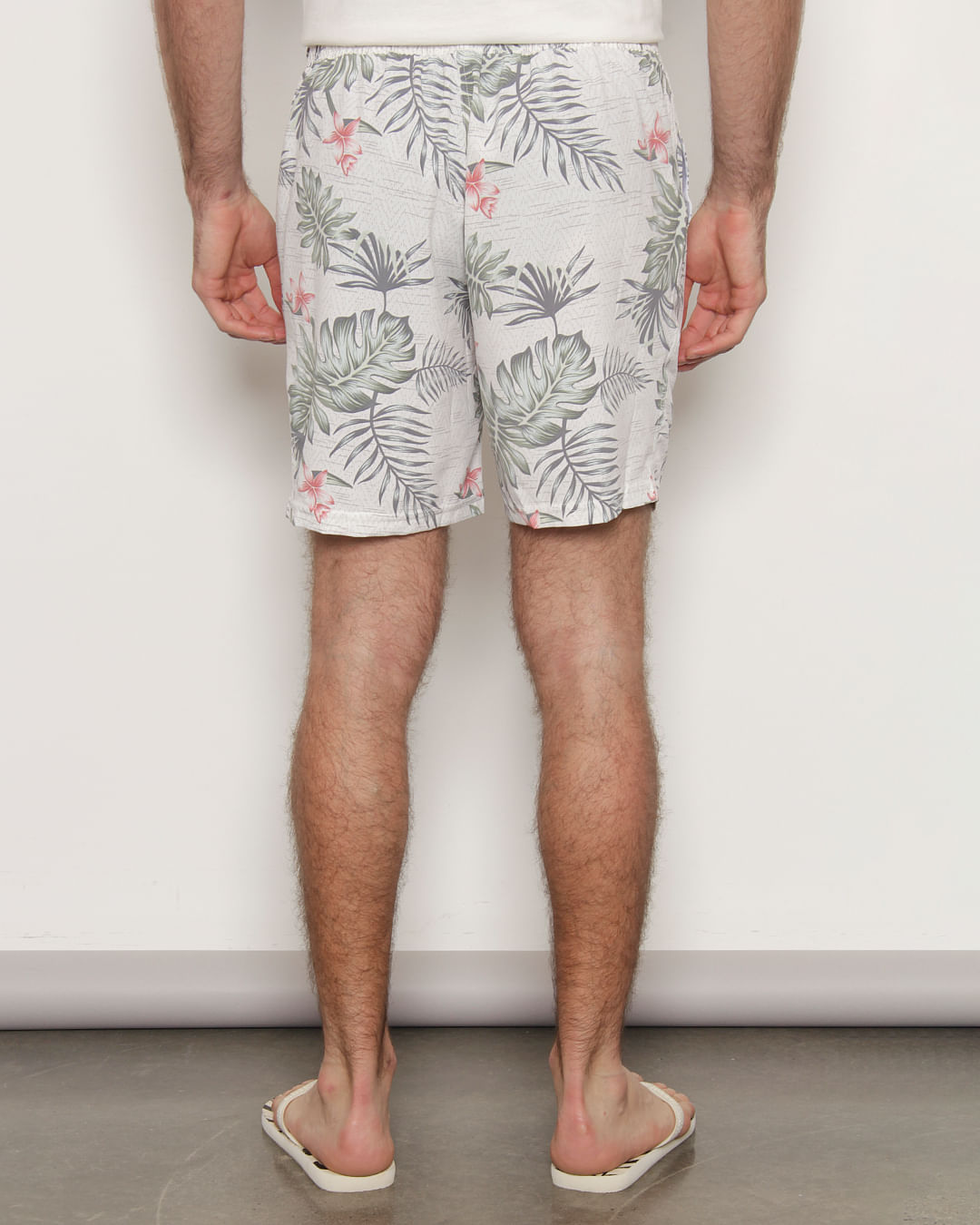 Berm-Tac-elas-Folh-Fnd-Claro-240823---Estampado-Claro