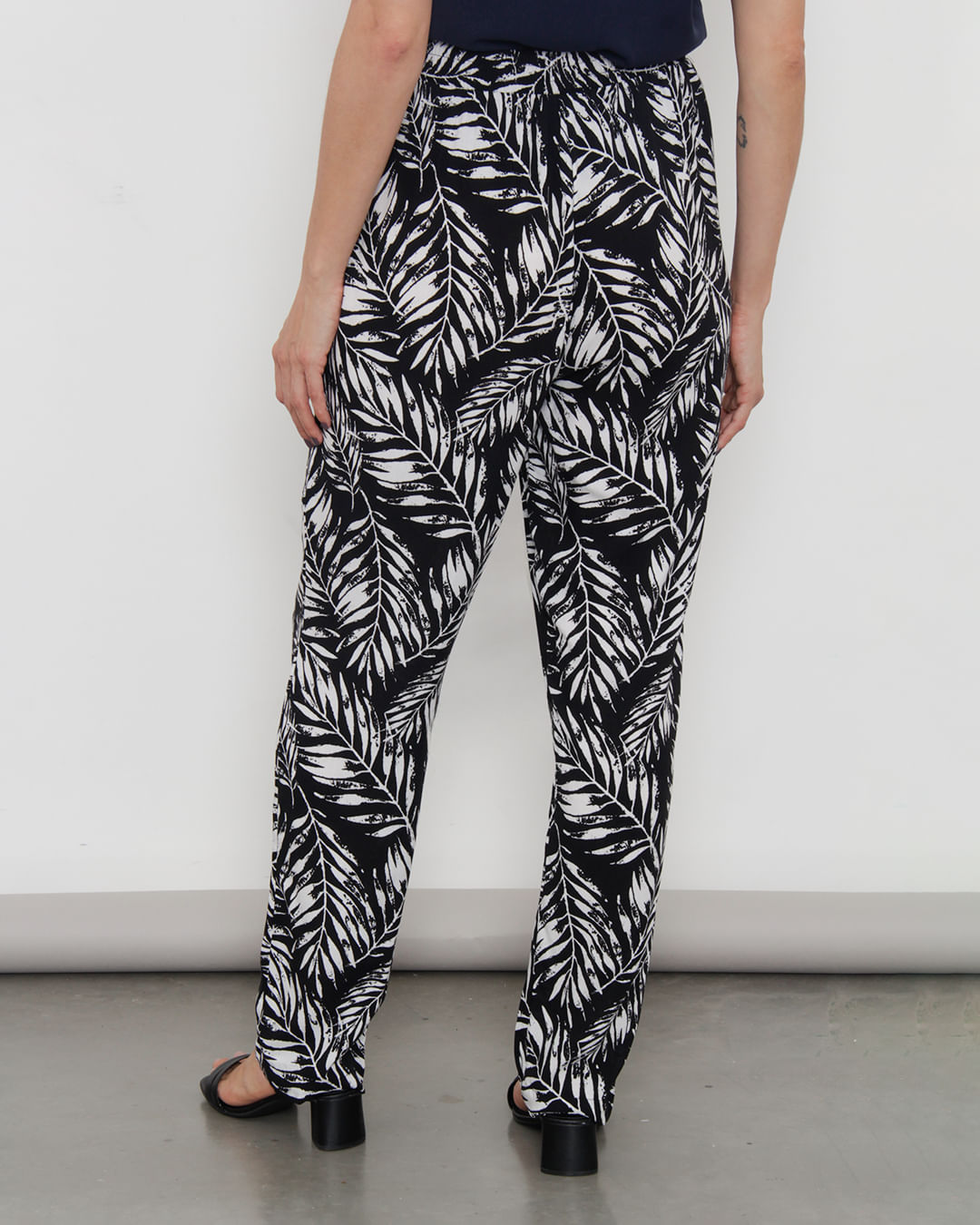 Calca-230684-Tp-Pregas-Estampada---Preto-Outros