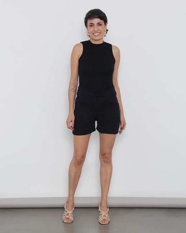 Short Feminino Curto Crepe Bolso E Botões Frontais Preto GG